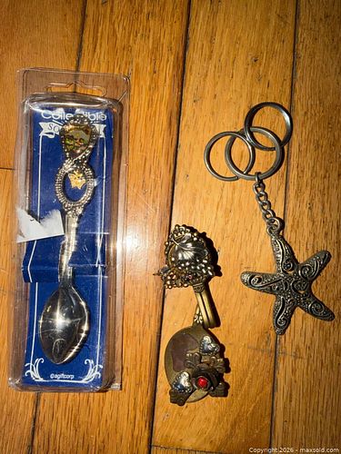 Lot of vintage items  (1 of 3)