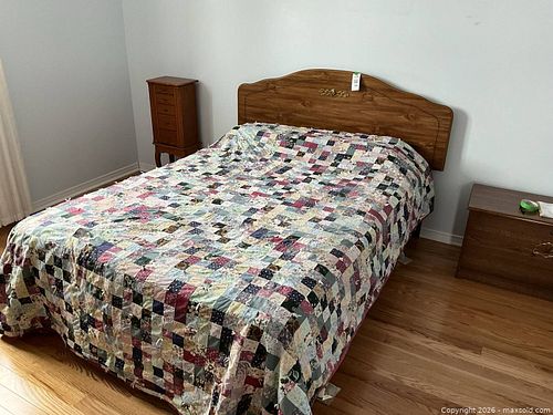 Bedroom Set (1 of 3)