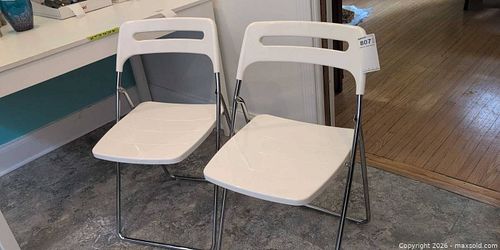 Folding Chairs A (1 of 10)