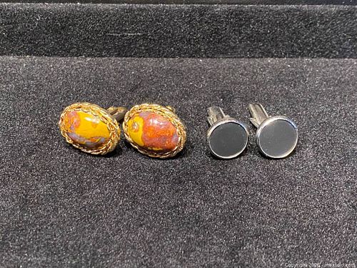 Two Pairs of Vintage Cufflinks (1 of 8)