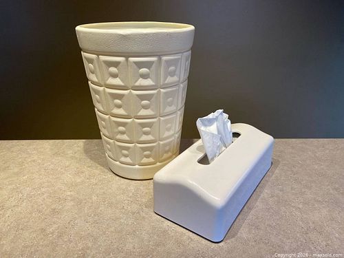 Vintage Plastic Wastebasket and Tissue Box Cover (1 of 8)