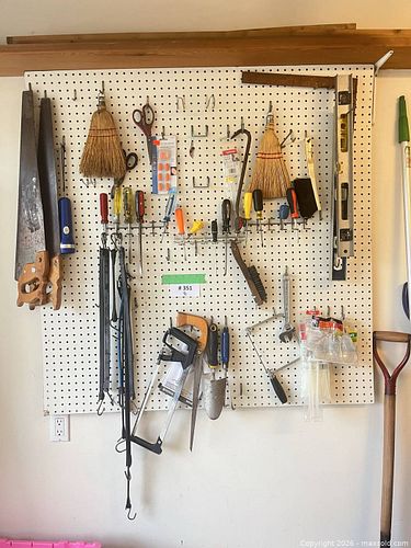 Hand Tools: Levels, Screw Drivers, Hand Saws, Garden Spade (1 of 17)