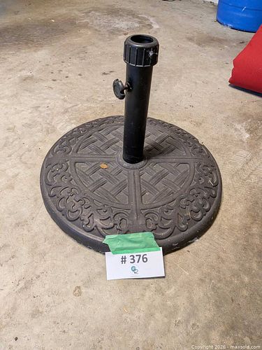 Weighted Outdoor Umbrella Stand (1 of 12)