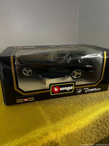 Bburago 1:18 scale 1992 Dodge Viper RT/10 die-cast (1 of 4)