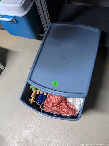 Mixed Lot Christmas Holiday Decorations and Collectibles (1 of 7)