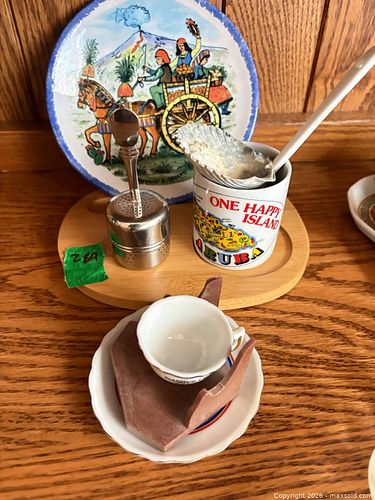 Souvenir Collectible Lot: Aruba, Sicily, Nashville Mini Plates & Mug (1 of 6)