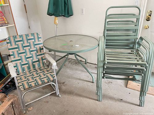 Patio Dining Set (1 of 10)