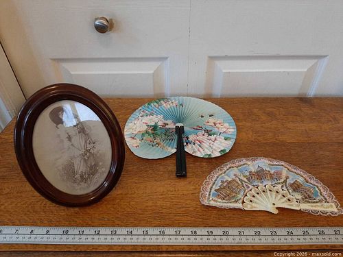 Vintage oval frame and to decorative hand fans (1 of 9)