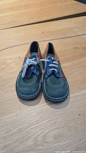 Children's Lace Up Shoes (1 of 3)