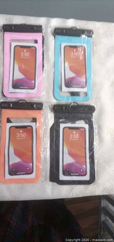Brand New 4-Pack Waterproof Phone Pouches, Universal Fit (1 of 5)