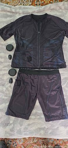EMS Electrical Muscle Stimulation Suit (Top + Shorts) - Large/3XL (1 of 5)