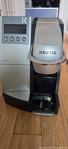 Keurig K3000 SE Single-Serve Pod Brewer, Silver/Black (1 of 4)