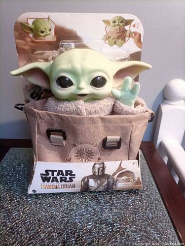 Star Wars The Child (Grogu) Large Plush with Carrier & Sound (1 of 5)