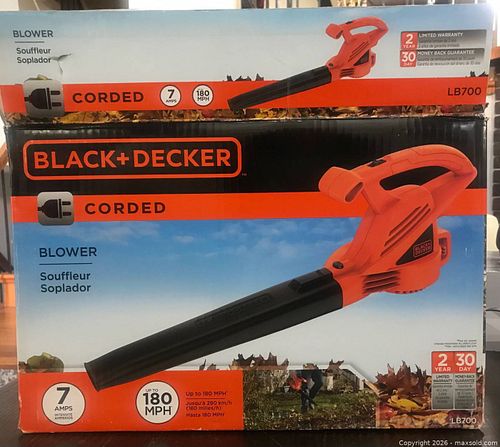 Corded Black & Decker Leaf Blower  (1 of 3)