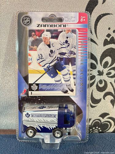 T22 NHL Trading Card and toy zamboni.  (1 of 3)