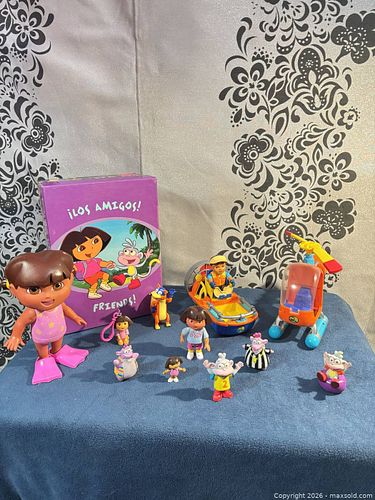 T35 Dora the Explorer toys (1 of 3)