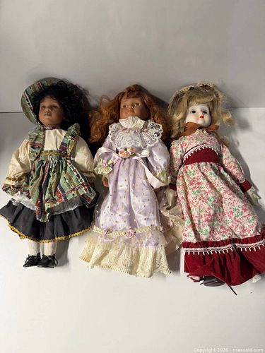 Dolls lot  (1 of 7)