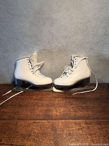 Girls Skates (1 of 5)