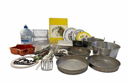 Large Lot of Vintage Bakeware, Utensils, Kitchen Decor  (1 of 3)