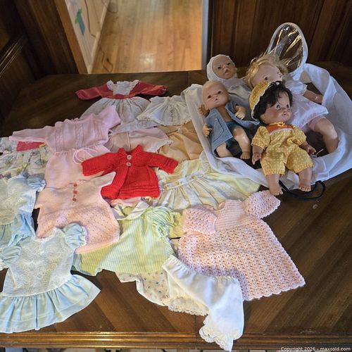 LARGE COLLECTION OF VINTAGE DOLLS AND CLOTHNG (1 of 16)