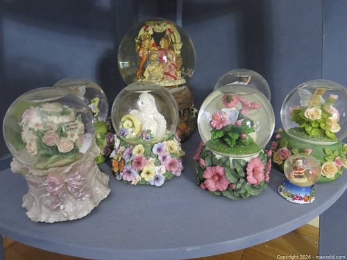 Lot of 6+ Glass Snow Globe Music Boxes & Ornaments (1 of 10)