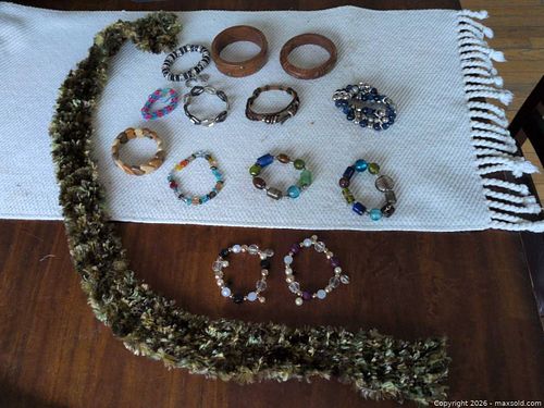 Lot of 14 Multicolor Beaded, Wood & Leather Bracelets + Scarf (Costume Jewellery) (1 of 5)