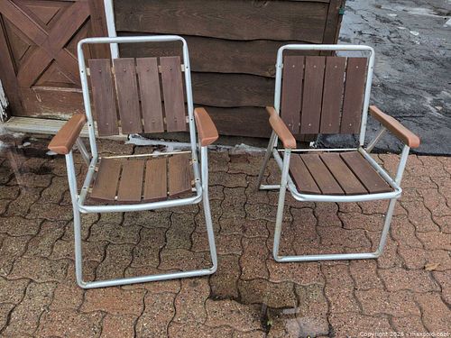 Pair of Folding Aluminum Outdoor Armchairs with Resin Slats (1 of 7)