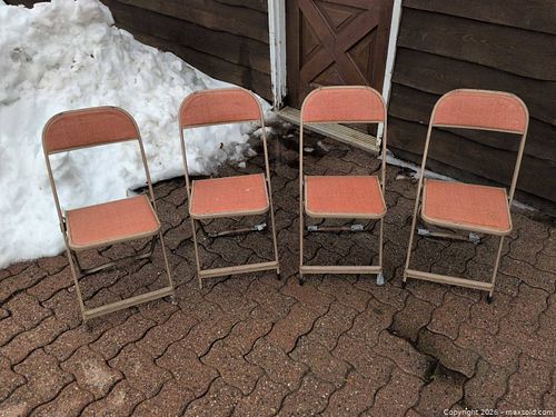 Set of 4 Orange/Salmon Metal Folding Chairs (1 of 7)