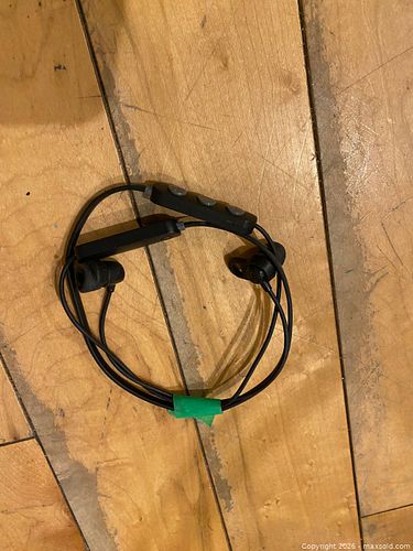 Skullcandy wirred bluetooth headphones (1 of 3)