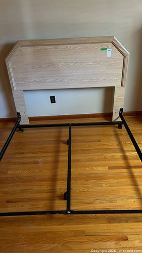 Bed frame  (1 of 14)