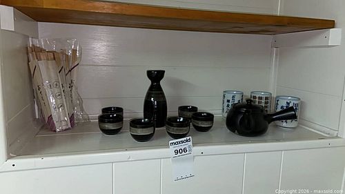 Japanese Sake and Tea Set (1 of 10)
