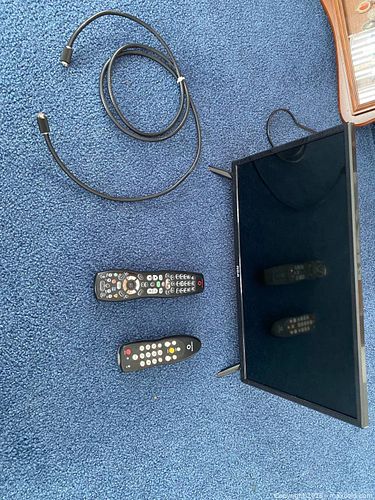 RCA RT1970 19-inch LED TV (Black) (1 of 3)