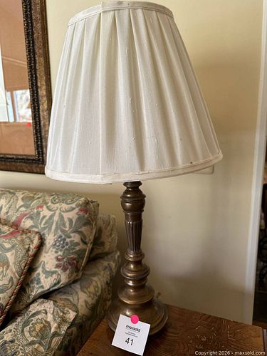 White Fabric Table Lamp, Traditional/Vintage (1 of 3)
