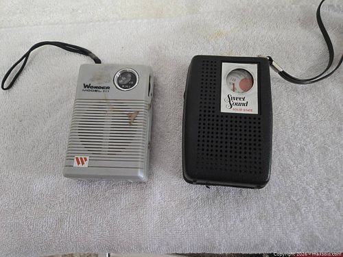 Lot of 2 transistor radios (1 of 4)