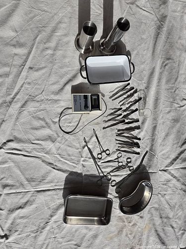 Surgical lab medical tools (1 of 8)