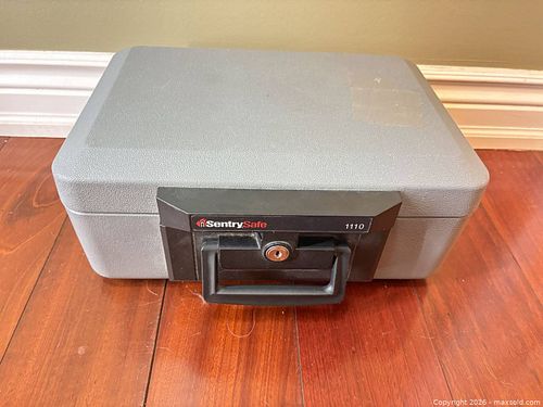 Sentry Safe (1 of 7)