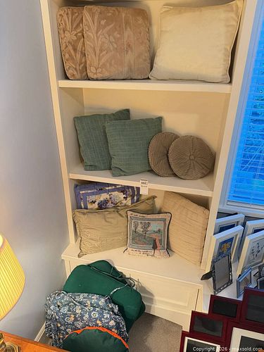 Decorative Throw Pillows and Cushions (1 of 6)