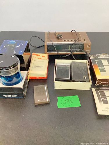 Collection of Vintage GE, Philips & Misc AM/FM and Clock Radios (1950s–1970s) (1 of 21)