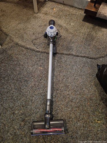 Dyson V6 Cordless Stick/Upright Vacuum (1 of 6)