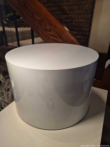 White Glossy Lacquered Drum Table, 21in Diameter Lot 2 of 2 (1 of 7)