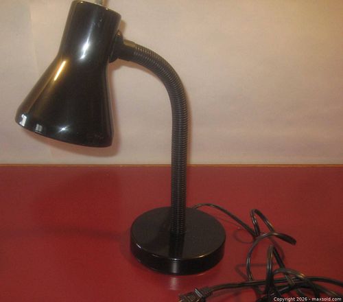 ADJUSTABLE BLACK DESK LAMP (1 of 5)