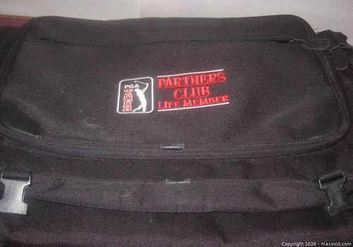 FOLDABLE TRAVEL GARMENT BAG WITH SHOULDER STRAP, PGA TOUR BAG   (1 of 5)
