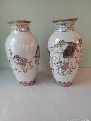 Pair of Porcelain Vases with Elephant Motif, Made in Macau (1 of 7)
