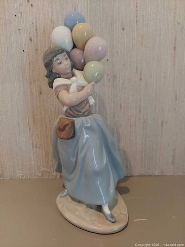 Lladró Porcelain Figurine - Girl with Balloons (1 of 5)
