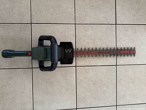 Black & Decker Green HS1022 22” Hedge Trimmer Tested Working (1 of 4)