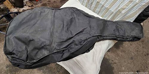 Soft guitar case (1 of 4)