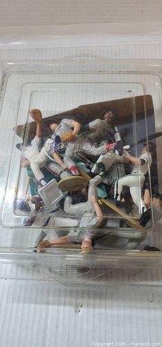 toy baseball figures set  (1 of 8)