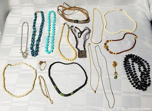 COSTUME JEWELRY NECKLACE LOT (1 of 19)