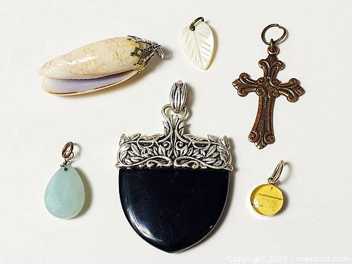 JEWELRY NECKLACE PENDANT LOT (1 of 13)