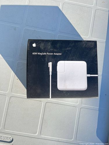 Apple 60W MagSafe Power Adapter (T-style) -gd (1 of 9)